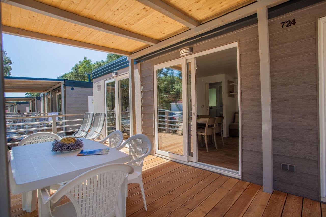 Mobile Homes Delta Marine At Campsite Lopari Nerezine Exterior photo
