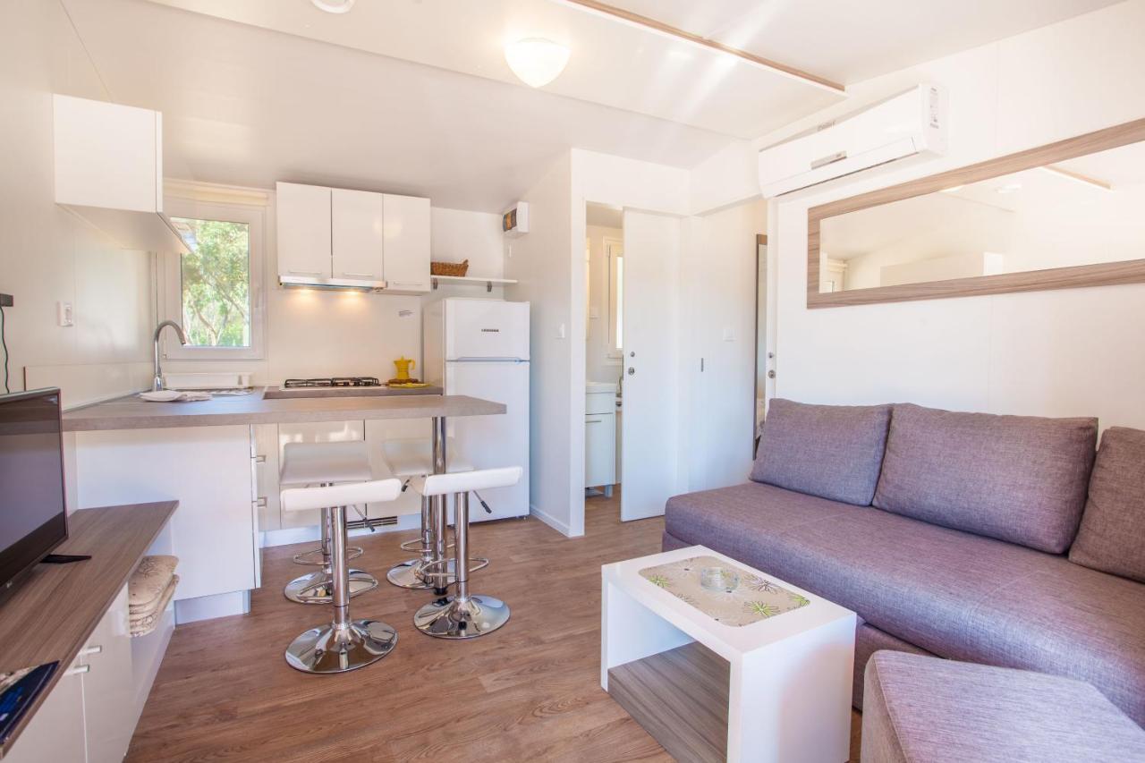 Mobile Homes Delta Marine At Campsite Lopari Nerezine Exterior photo