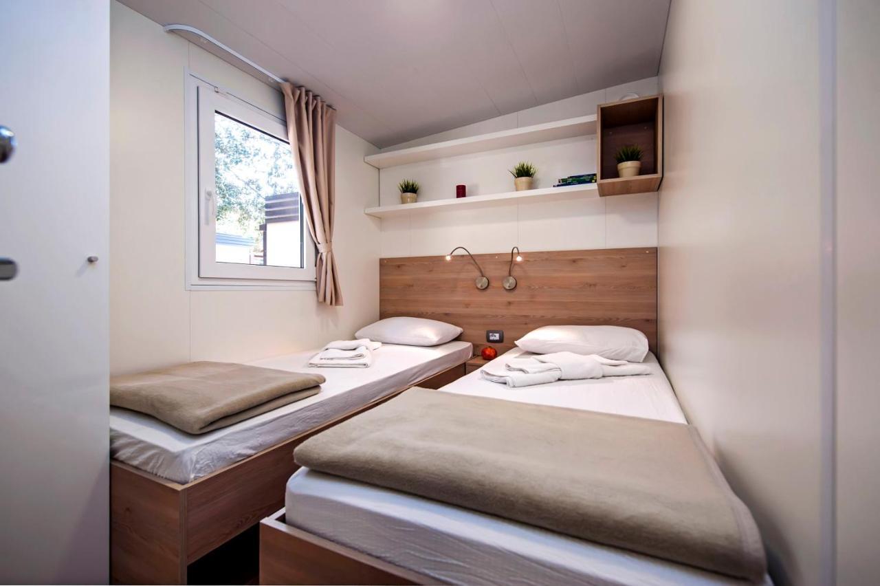 Mobile Homes Delta Marine At Campsite Lopari Nerezine Exterior photo